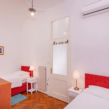 City Buzz By Irundo Apartment
